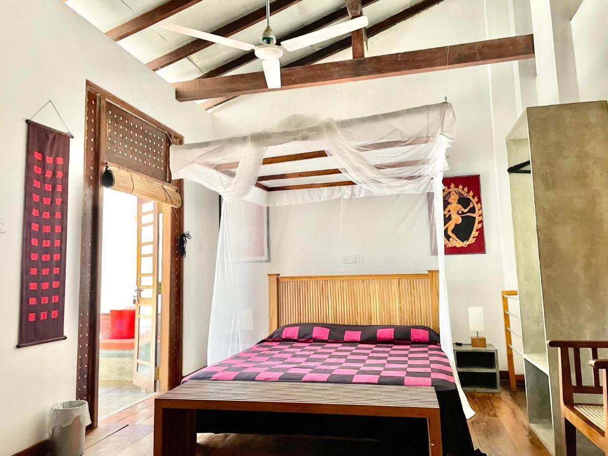 Isana Beach House Tangalle Esterno foto