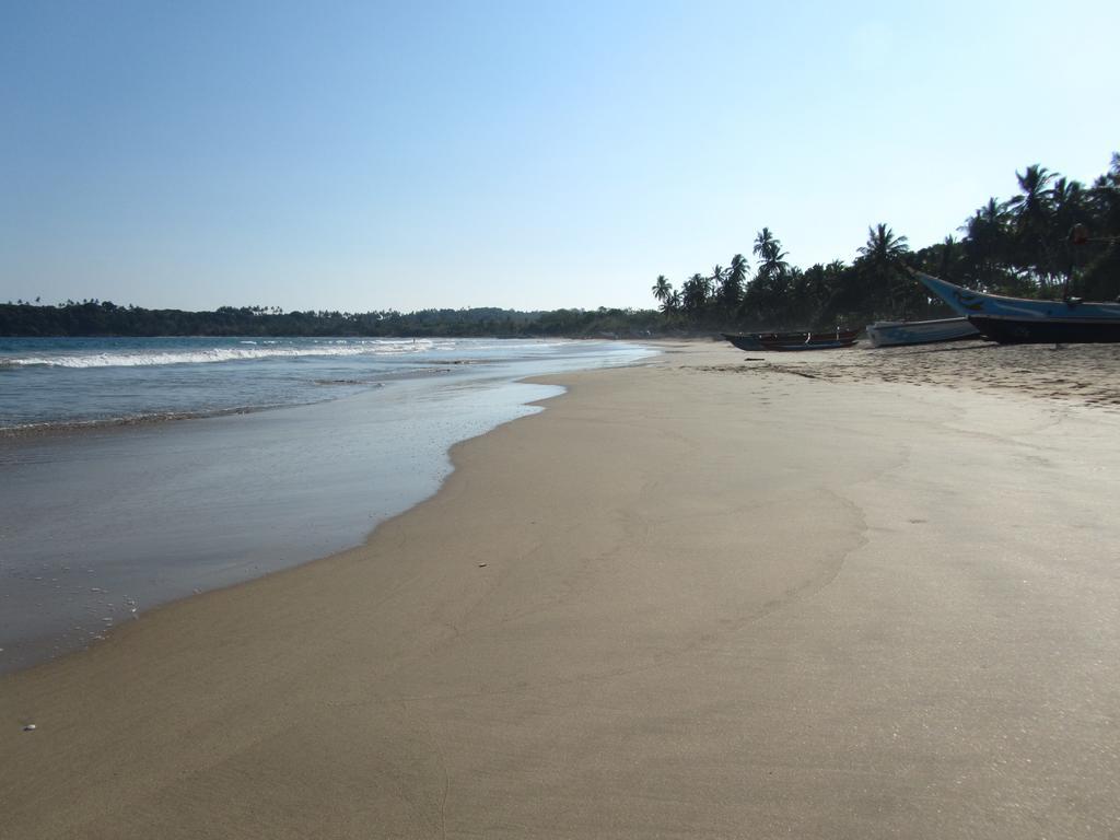 Isana Beach House Tangalle Esterno foto